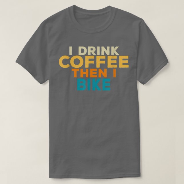 Camiseta Eu bebo café e então eu tomo café da bicicleta com (Frente do Design)