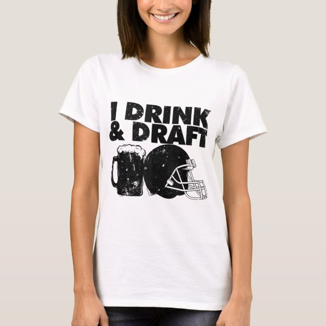 Camiseta Eu bebo e rascunho fantasia divertida (Frente)
