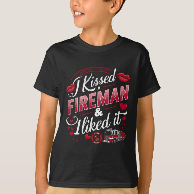 Camiseta Eu Beijei Um Bombeiro Eu Gostei Bombeiro Valentin (Frente)