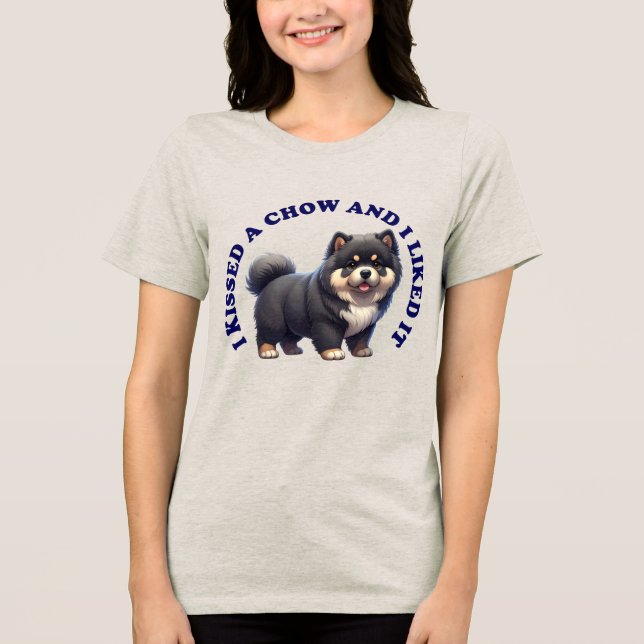 Camiseta Eu beijei um cachorro Chow (Frente)