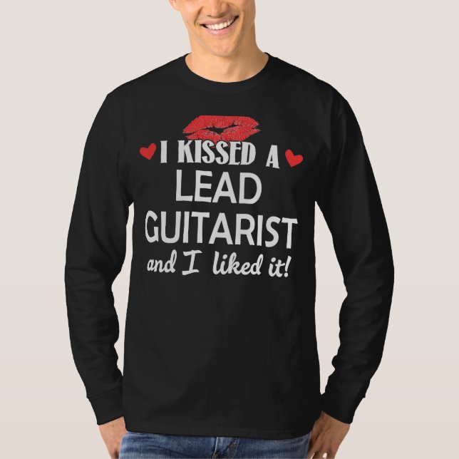 Camiseta Eu beijei um Namorando guitarrista chefe casado An (Frente)
