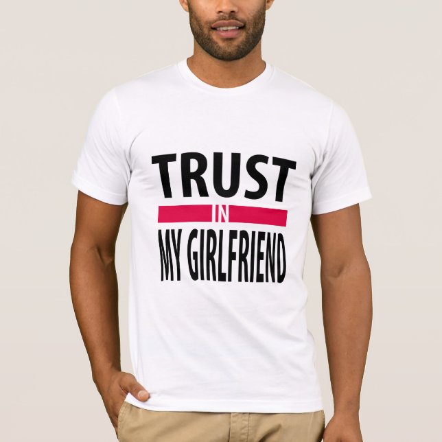 Camiseta Eu confio no meu namorada (Frente)