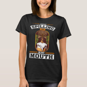 Camiseta Eu continuo derrubando cerveja na minha boca cerve