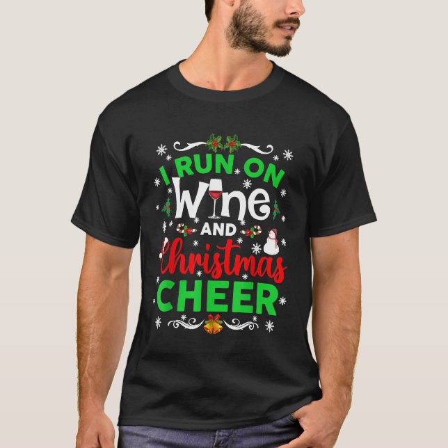 Camiseta Eu Corro De Vinho E Vinho Engraçado De Natal (Frente)