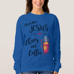 Camiseta Eu corro em Jesus, caos e café