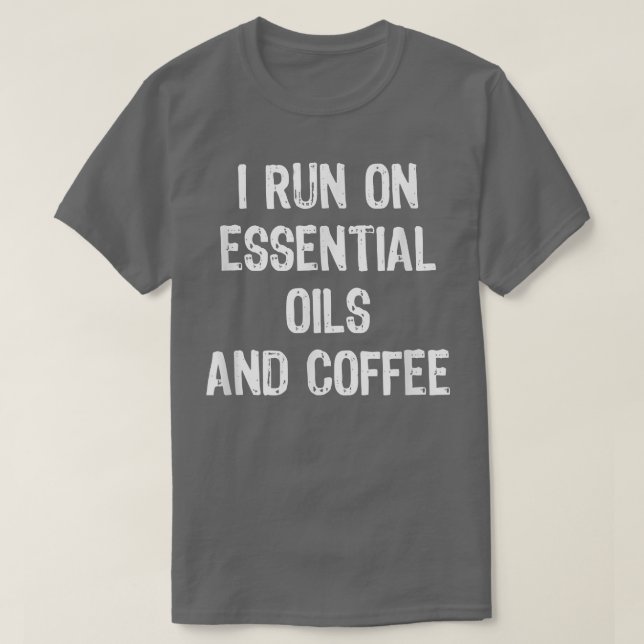 Camiseta Eu Corro Em Óleos E Café Engraçado (Frente do Design)