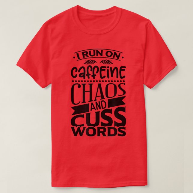Camiseta Eu corro em palavras de café, caos e cusco (Frente do Design)