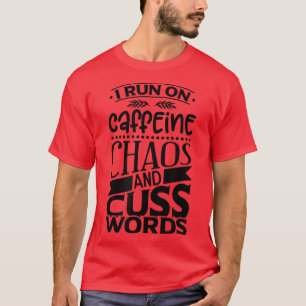 Camiseta Eu corro em palavras de café, caos e cusco