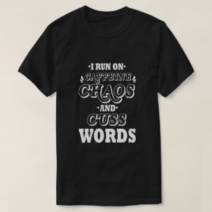 CAMISETA EU CORRO NO CAFÉ CAOS E CUSTO PALAVRAS