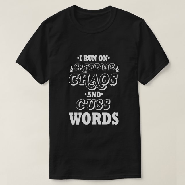 CAMISETA EU CORRO NO CAFÉ CAOS E CUSTO PALAVRAS (Frente do Design)