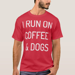 Camiseta Eu Corro No Café E Cachorros Engraçados Java Puppy