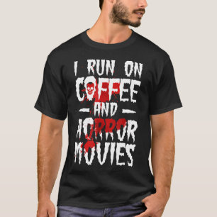 Camiseta Eu corro no café e filmes de terror no Halloween C