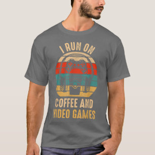Camiseta Eu corro no café e Videos games Videos games engra