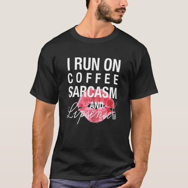 Camiseta Eu Corro No Café Sarcasm Lipsense (Frente)