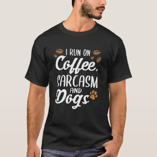 Camiseta Eu Corro No Café Sarcasmo E Cães Pupppy Paws