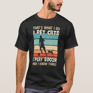 Camiseta Eu Cuido de Gatos Eu Jogo Futebol E Eu Sei Coisas 