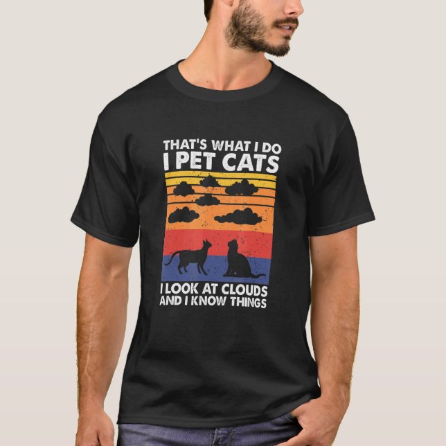 Camiseta Eu Cuido de Gatos Eu Olho as Nuvens & Eu Sei das C (Frente)