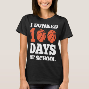 Camiseta Eu dava 100 dias de crianças da escola no cesto do