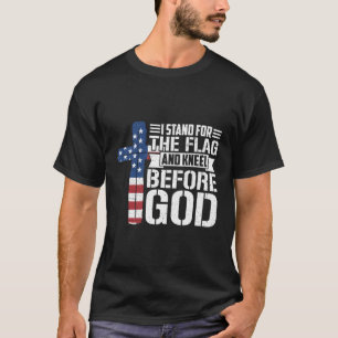 Camiseta Eu Defendo A Bandeira E O Kneel Perante Deus