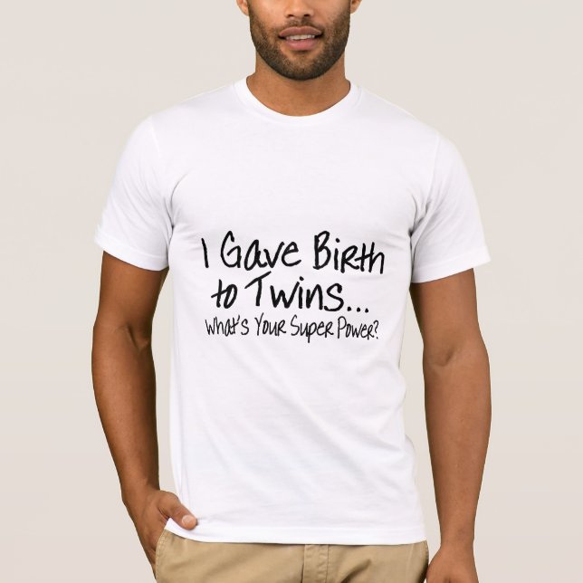 Camiseta Eu dei o nascimento aos gêmeos o que é seu poder (Frente)