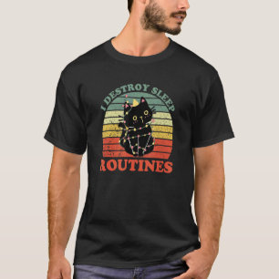 Camiseta Eu Destruo Rotinas de Sono Gato Preto Dito de Ga
