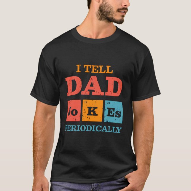 Camiseta Eu Digo Às Piadas Pais Periodicamente (Frente)