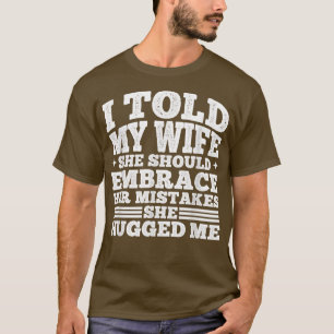 Camiseta Eu disse à minha esposa que ela deveria abraçar se