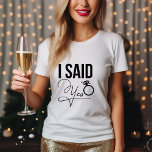 Camiseta "Eu Disse Sim" - Chá de panela<br><div class="desc">Trendy e design de festas de chic bridal em uma bela fonte de roteiro.</div>