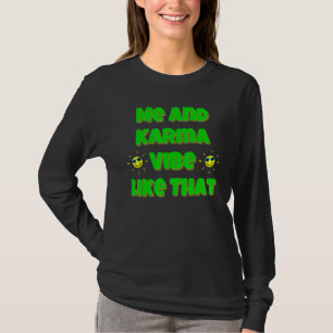 Camiseta Eu e o Karma vibramos assim para homens e mulheres