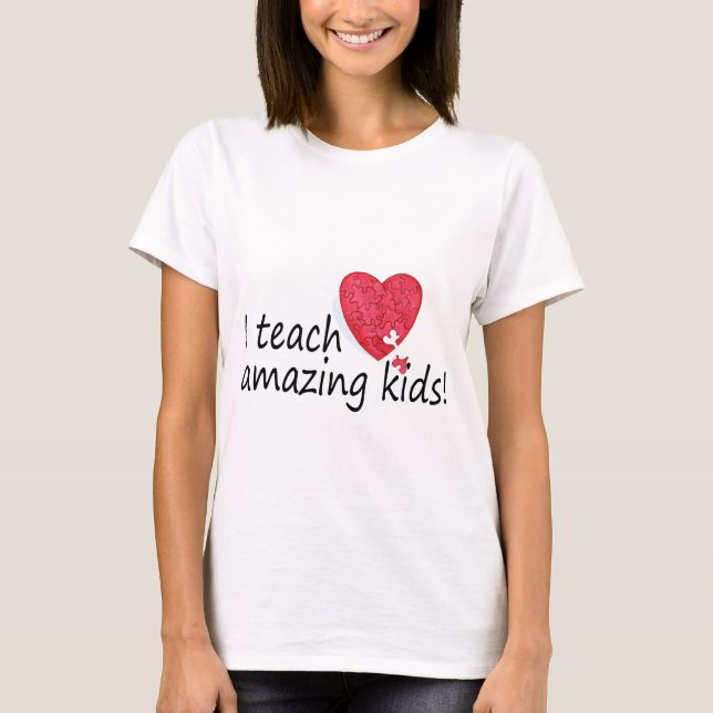 Camiseta Eu ensino miúdos surpreendentes (Frente)
