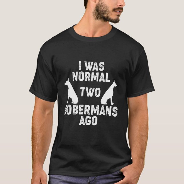 Camiseta Eu Era Normal 2 Dobermans Ago Dog 2 (Frente)