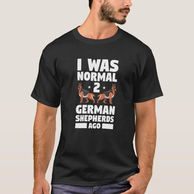 Camiseta Eu Era Normal 2 Pastor Alemão Atrás Cachorro (Frente)