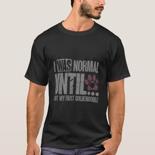 Camiseta Eu Era Normal Até Ter Meu Primeiro Goldendoodle (Frente)