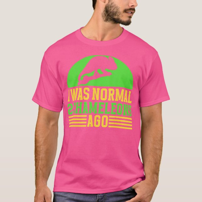 Camiseta Eu Era Normal Dois Camelões Ago Chameleon (Frente)