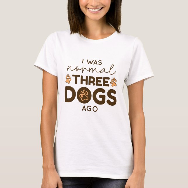 Camiseta Eu Era Normal Três Cachorros Atrás (Frente)