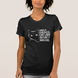 Camiseta Eu Era uma Mulher Sem Filhos e com Gatos Antes Dis