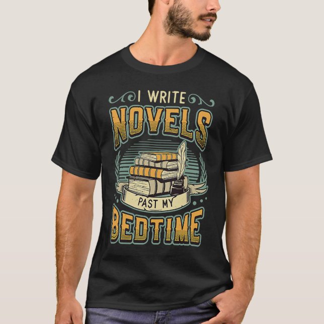 Camiseta Eu Escrevo Romances Passada a Minha Hora de Dormir (Frente)