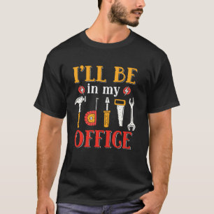 Camiseta Eu Estarei No Meu Escritório Um Homem Engraçado 