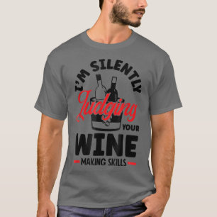 Camiseta Eu Estou Silenciosamente A Julgar O Vinho Que Teu