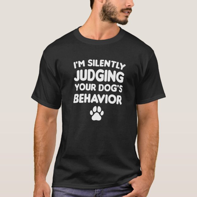 Camiseta Eu estou silenciosamente avaliando o treinamento d (Frente)
