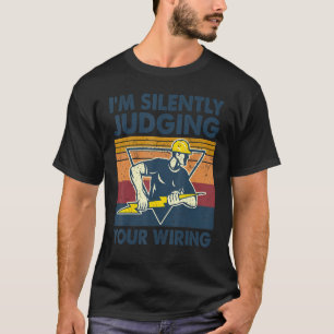Camiseta Eu estou silenciosamente julgando seu eletricista