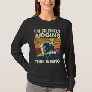 Camiseta Eu estou silenciosamente julgando seu eletricista