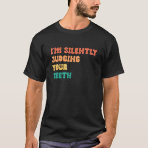 Camiseta Eu estou silenciosamente julgando seus dentes