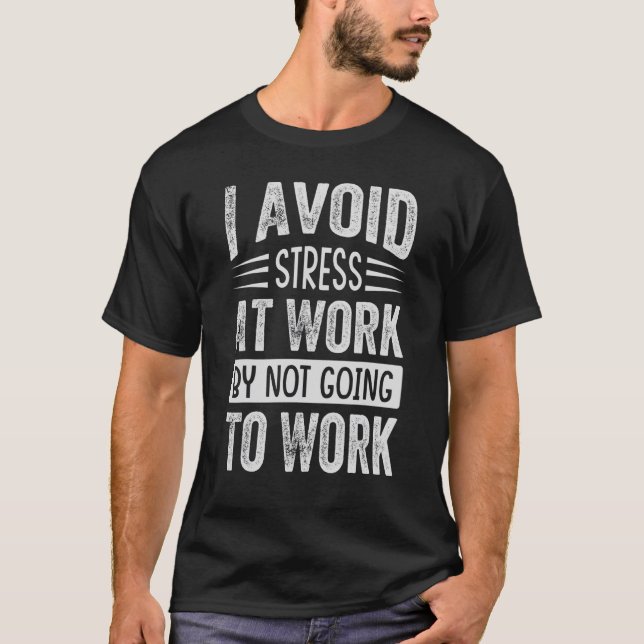 Camiseta Eu Evito Estresse No Trabalho Sem Ir Trabalhar - S (Frente)