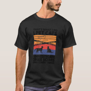 Camiseta Eu Faço Carinho em Gatos Eu Investigo Cenas de Cri
