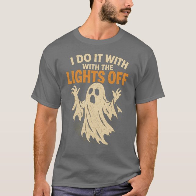 CAMISETA EU FAÇO COM AS LUZES DESLIGADAS (Frente)