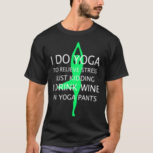 Camiseta Eu Faço Yoga Para Aliviar O Estresse Apenas Brinca (Frente)