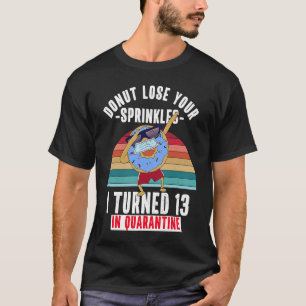 Camiseta Eu fiz 13 anos em Quarantine Rosquinha Birthda