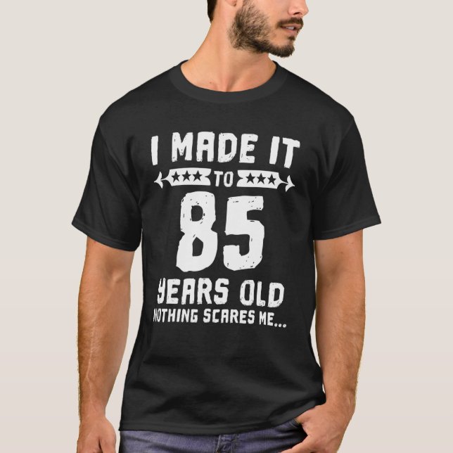 Camiseta Eu Fiz Com 85 Anos De Idade Nada Me Assusta 85º B (Frente)