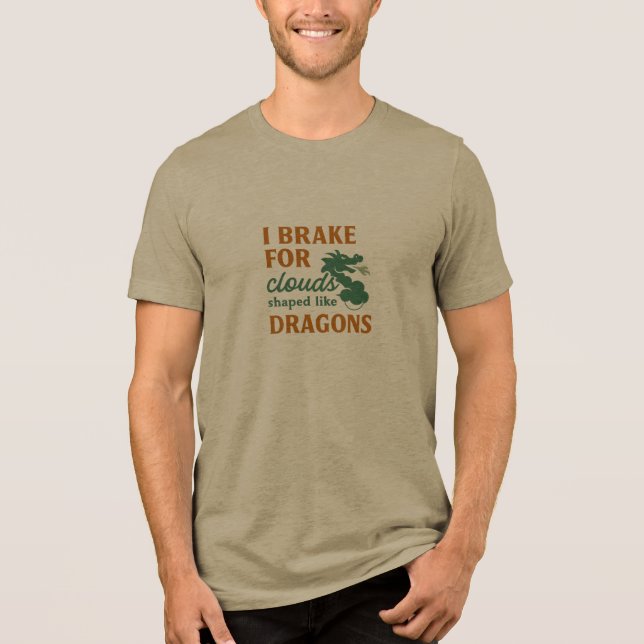 Camiseta Eu freio para nuvens em forma de dragões (Frente)